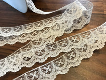 Load image into Gallery viewer, Offwhite 3/4&quot; Lace trim.   1/4 Metre Price