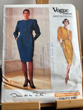 Load image into Gallery viewer, Vintage Vogue #2337 Oscar De La Renta. Size 6-8-10