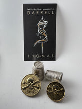 Load image into Gallery viewer, Hammered Gold Metal Skull &amp; Crossbones Button