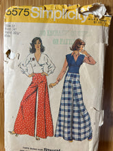 Load image into Gallery viewer, Vintage Simplicity Sewing Pattern #5575 Size 12