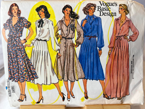 Vintage Vogue Sewing Pattern #1923  Size 12