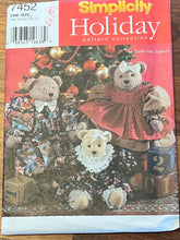 Load image into Gallery viewer, Simplicity Pattern #7452 Holiday Accessories Pattern