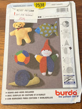 Load image into Gallery viewer, Burda Pattern #2538 Crafts Accessories Pattern