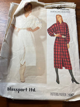 Load image into Gallery viewer, Vogue #1067  Size 8-10-12