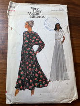 Load image into Gallery viewer, Vintage Vogue #7125 Size 8