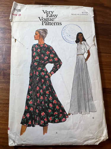 Vintage Vogue #7125 Size 8