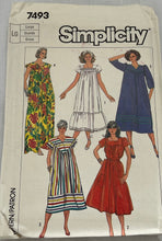 Load image into Gallery viewer, Vintage Simplicity Pattern #7493 Size Large