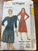 Load image into Gallery viewer, Vintage Vogue #8384 Size 6-8-10
