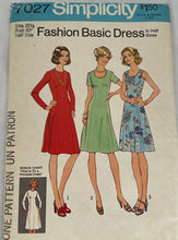 Load image into Gallery viewer, Vintage Simplicity Pattern #7027 Size 20.5