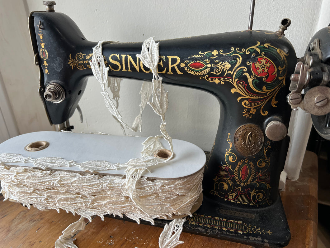 Ivory Tulip Guipure Lace Trim.   Metre Price