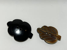 Load image into Gallery viewer, Small Leaf Carved Horn Price per Button