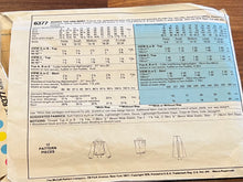 Load image into Gallery viewer, Vintage McCalls #6377 Size Small