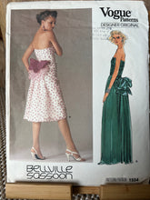 Load image into Gallery viewer, Rare Vintage Vogue Pattern #1554  Bellville Sassoon  Size 10