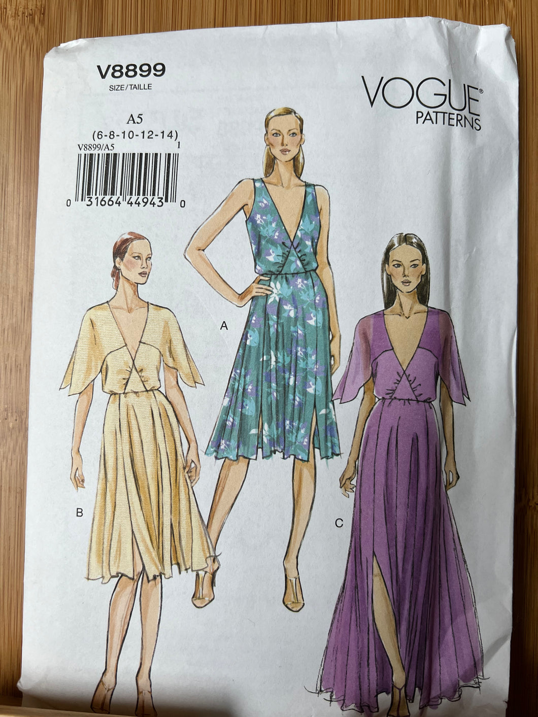 Vintage Vogue Pattern #8899  Size 6-8-10-12-14