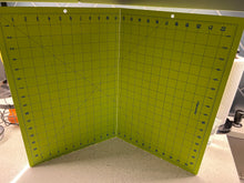 Load image into Gallery viewer, Fiskars Green 18" x 24" Foldable Cutting Mat