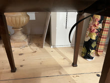 Load image into Gallery viewer, Vintage Singer sewing machine in cabinet - Circa 1928