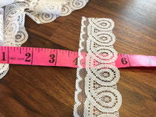 Load image into Gallery viewer, Loop Lace Trim.    1/4 Metre Price