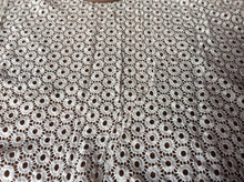 Load image into Gallery viewer, Vintage Circle Lace.    1/4 Metre Price