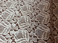 Load image into Gallery viewer, Vintage 100% Cotton Guipure Roses.    1/4 Metre Price