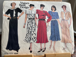Vintage Vogue #1534.  Size 8-10-12