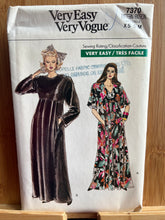 Load image into Gallery viewer, Rare. Vintage Vogue #7370 Size XS - S - M