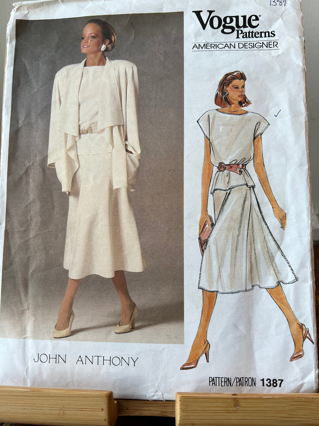 Vogue 1387 Size 10 Designer John Anthony