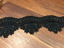 Load image into Gallery viewer, Black Scalloped Floral Trim.   1/4 Metre Price