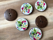 Load image into Gallery viewer, Floral Bouquet Coconut Shell Button.    Price per Button