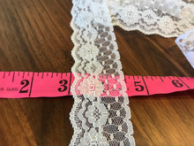 Load image into Gallery viewer, Floral Scalloped Lace Trim.   1/4 Metre Price