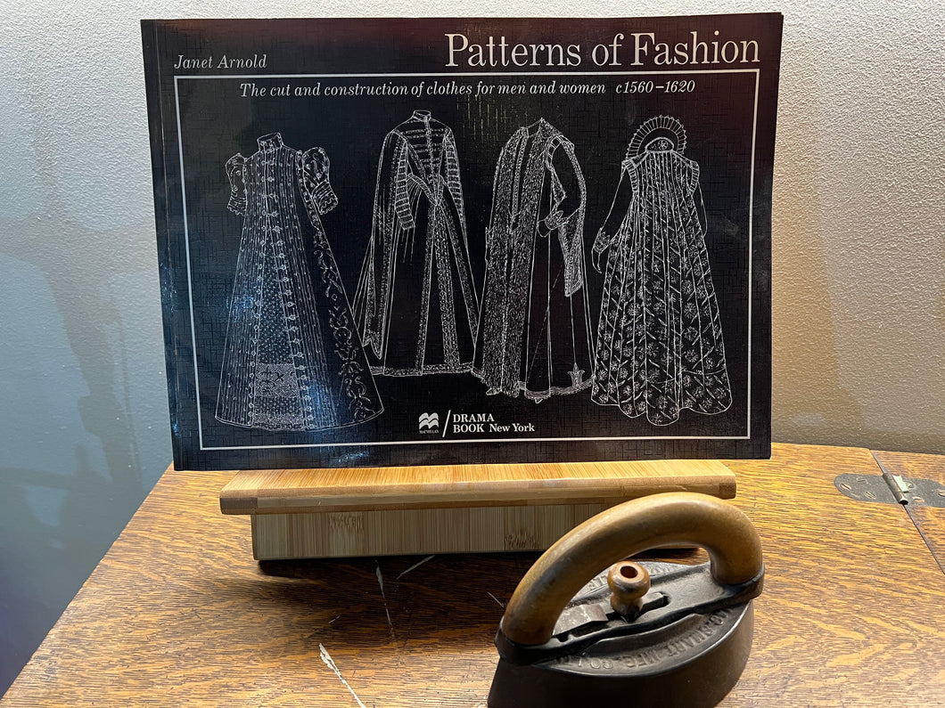 Patterns of Fashion. Cut & Construction of clothes for Men & Women Circa 1560 - 1620 Softcover