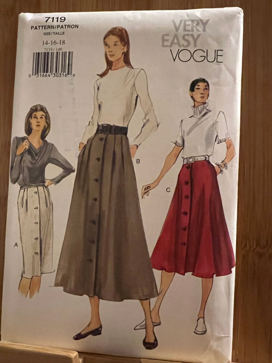 RARE Vintage Vogue #7119. Size 14-16-18