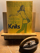 Load image into Gallery viewer, Singer.  How to Sew Fashion Knits